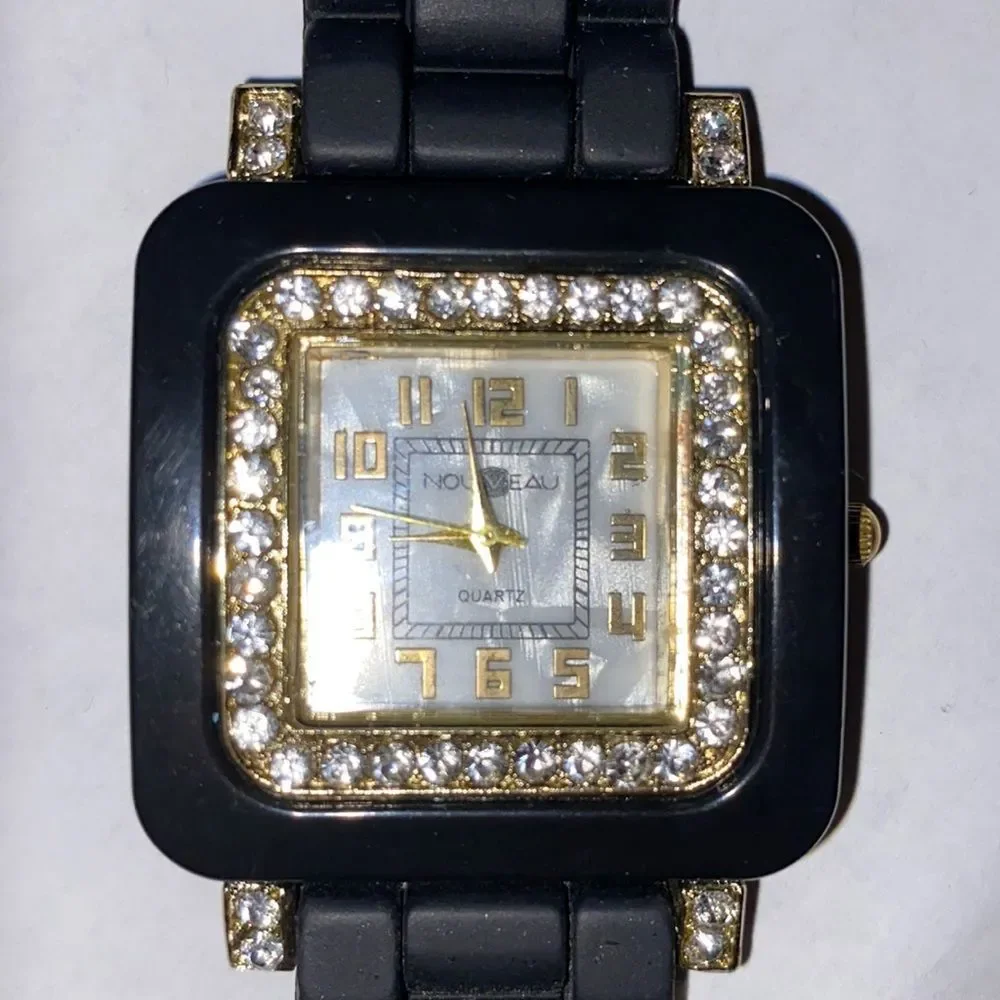 Nouveau Quartz Watch Silicon Band - Picture 1 of 7